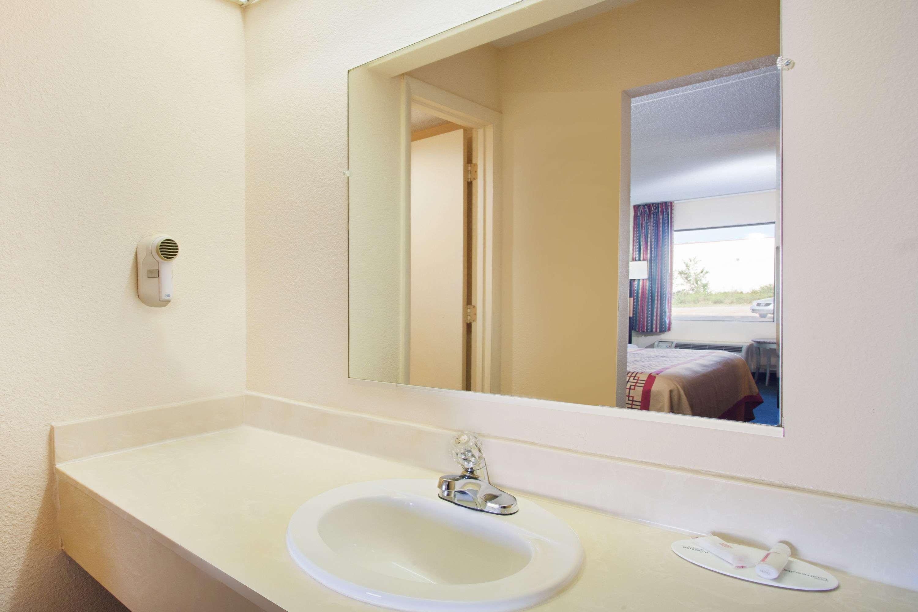 Days Inn By Wyndham Greeneville Eksteriør bilde