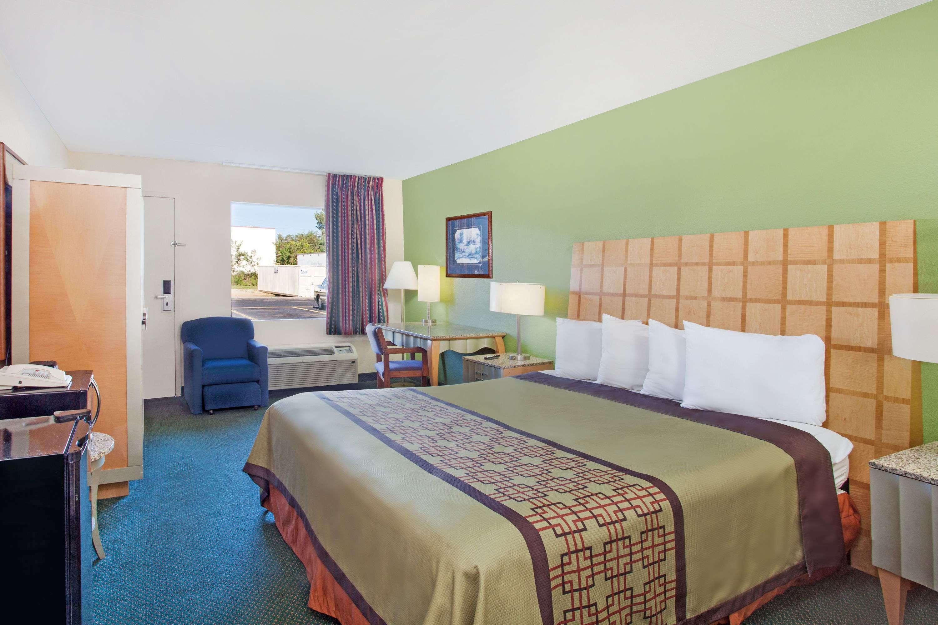 Days Inn By Wyndham Greeneville Eksteriør bilde